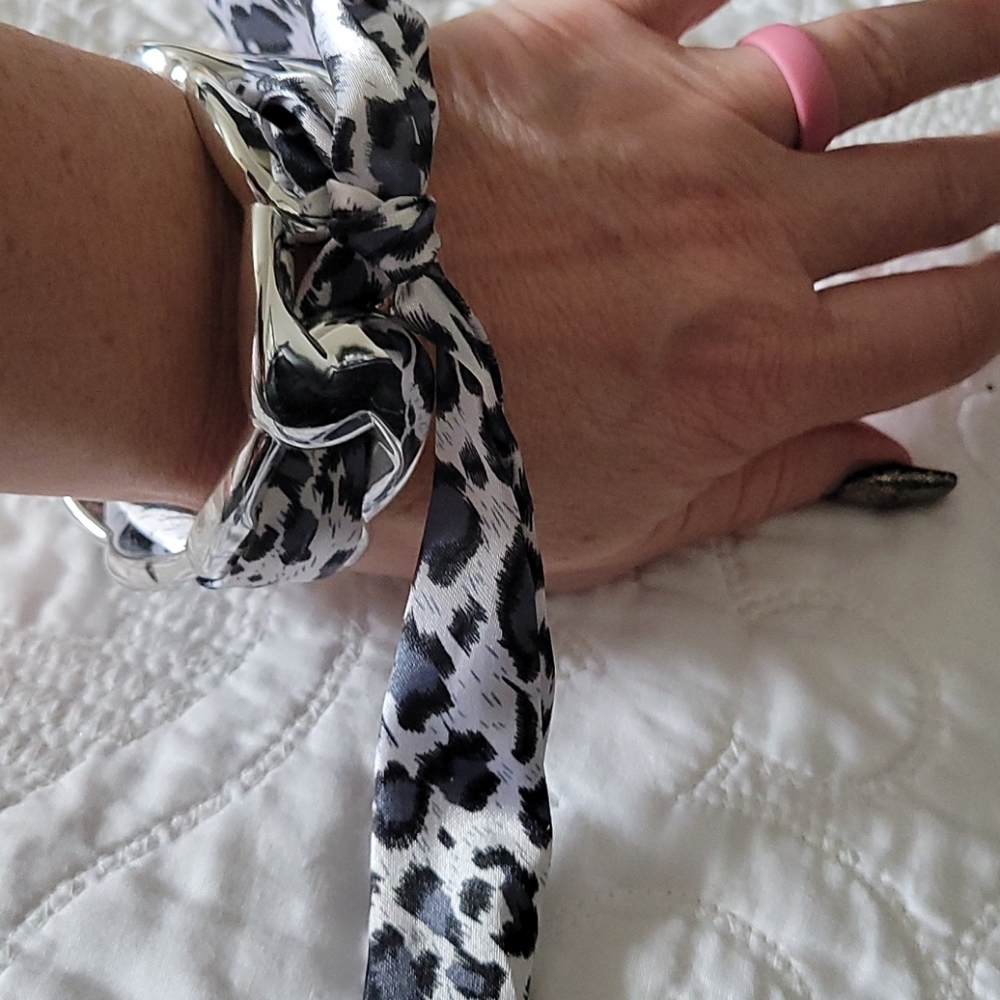 BLACK AND GRAY LEOPARD PRINT BRACELET